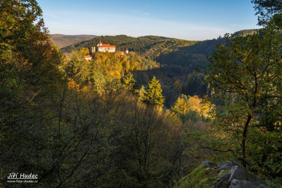 Hrad Pernštejn ve večerním světle 2