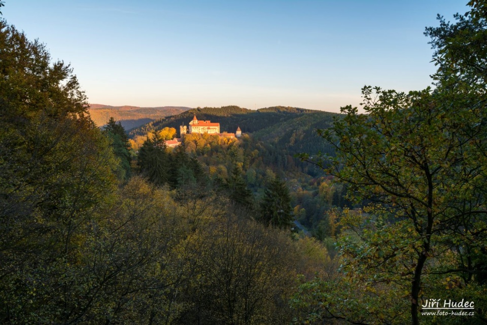 Hrad Pernštejn z Maria Laube