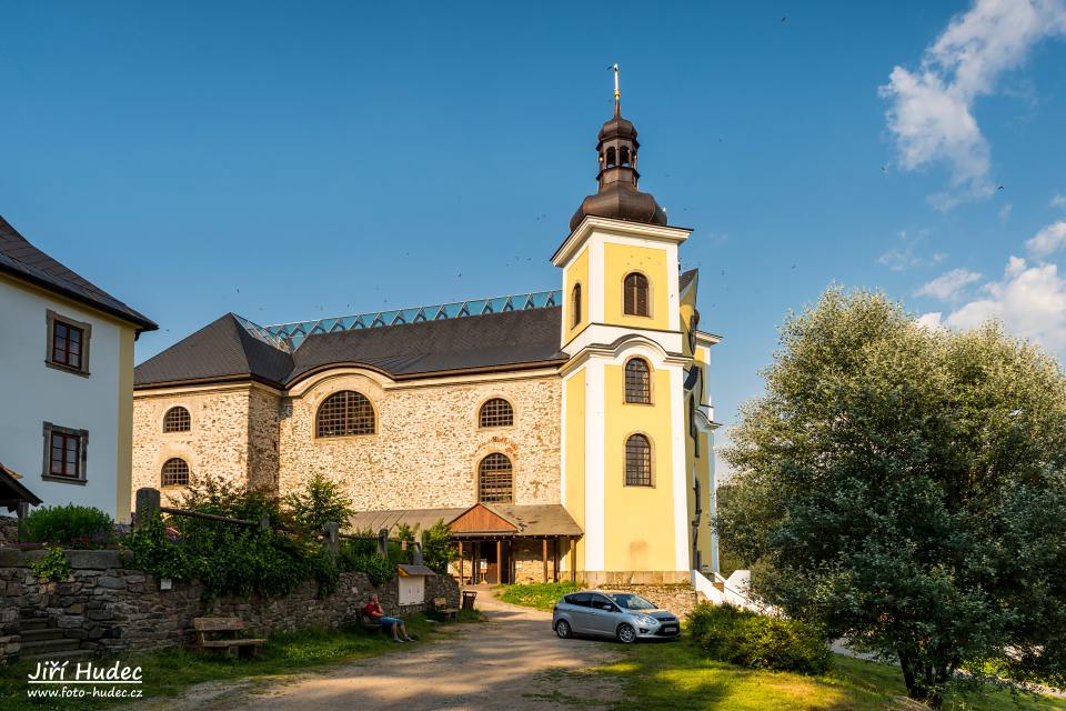 Kostel Nanebevzetí Panny Marie Neratov