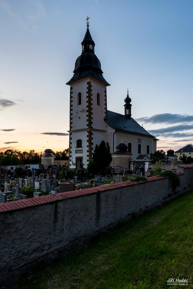 Kostel Panny Marie Sedmibolestné v Předhradí