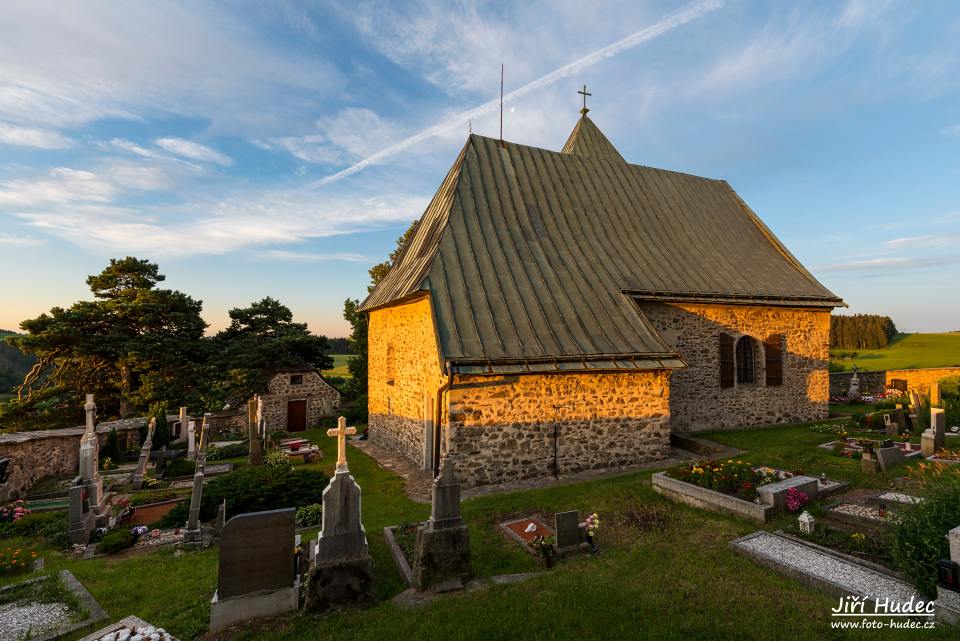 Kostel sv. Michaela při východu slunce