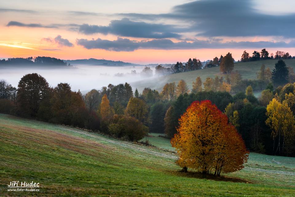 Mlhavé podzimní ráno na Bystřicku 1