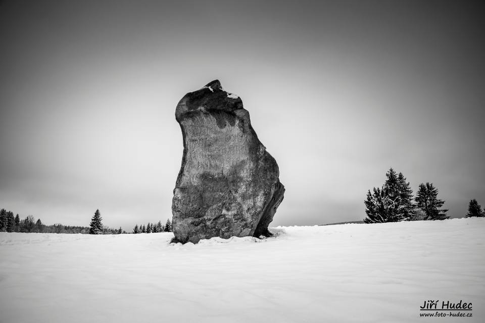 Monument Radka Jaroše v zimě