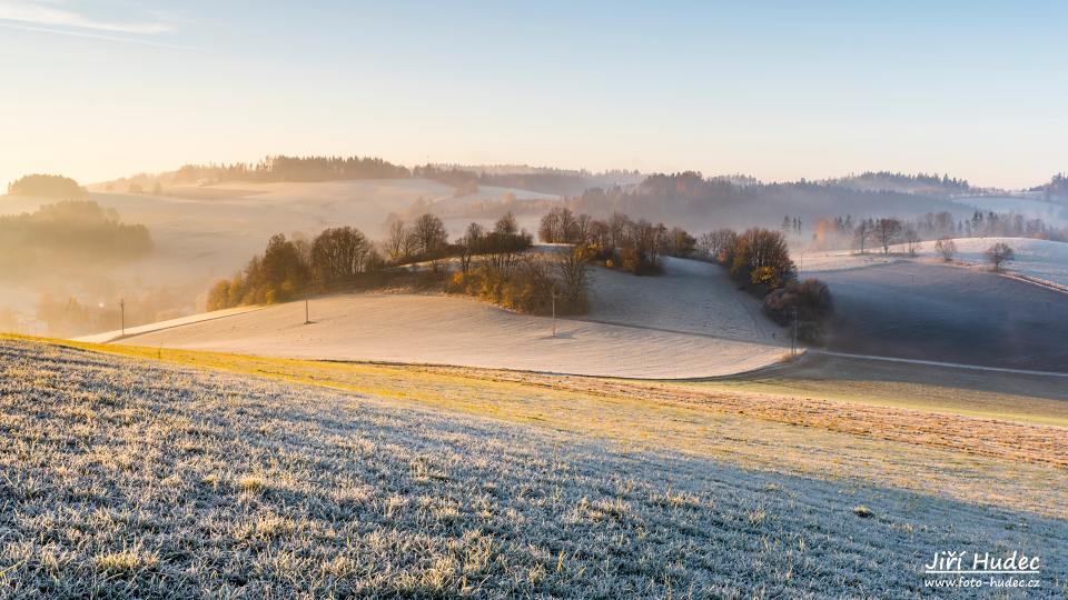 Mrazivá podzimní krajina nad Ubušínkem