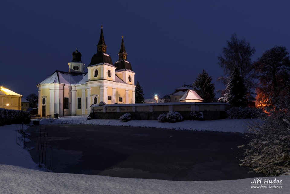Noční kostel sv. Václava ve Zvoli