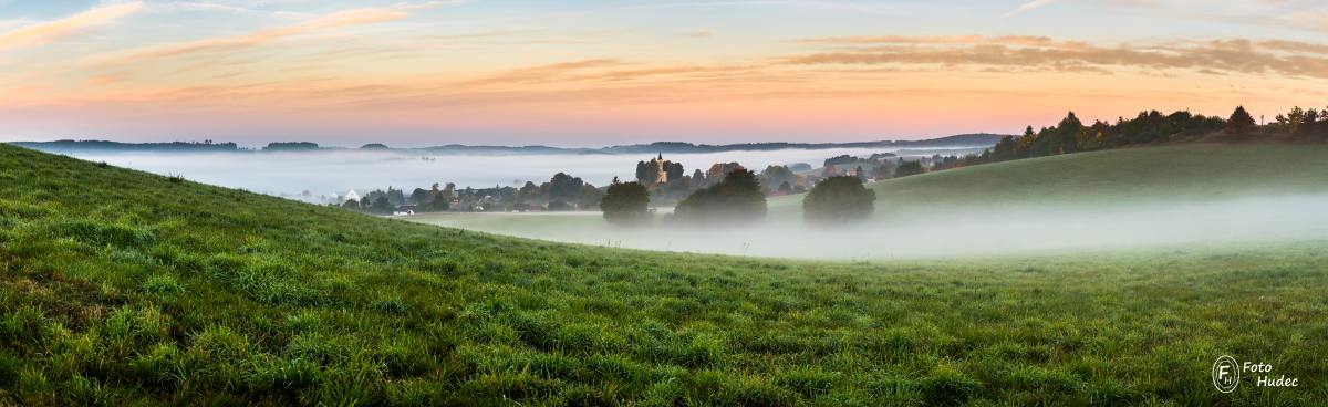 Panorama kouzelného rána nad Lískem