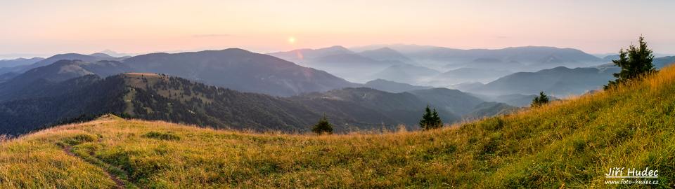 Panorama východu slunce z Rakytova 2