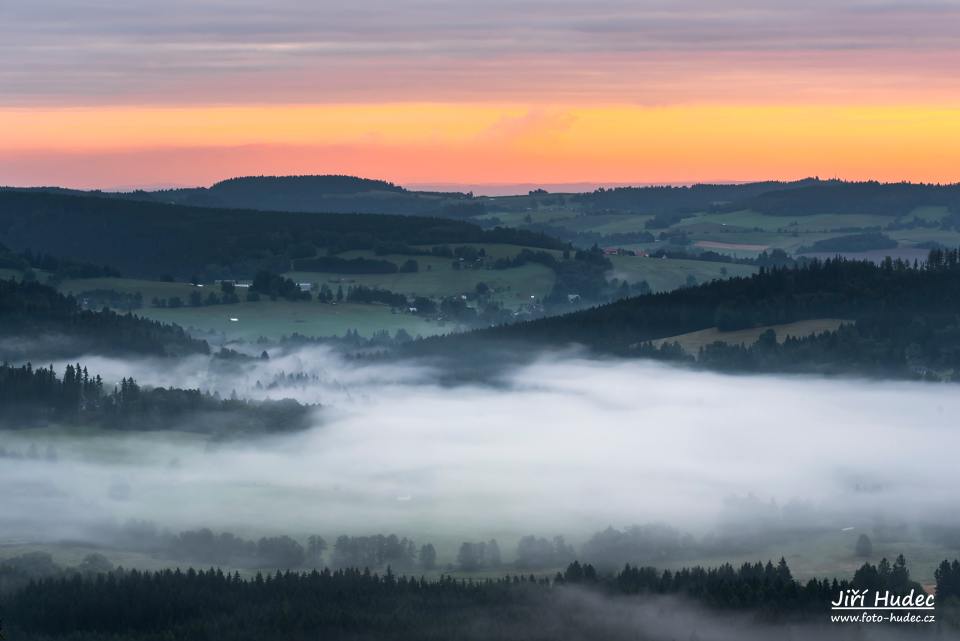 Ranní mlha nad Březinami 2