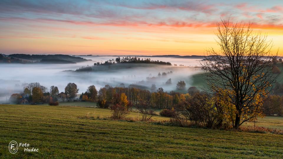 Ranní mlha nad údolím Věcovského potoka 1