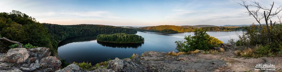 Ranní panorama Sečské přehrady