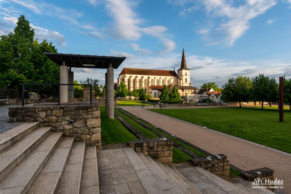 Večer v Klášterních zahradách v Litomyšli