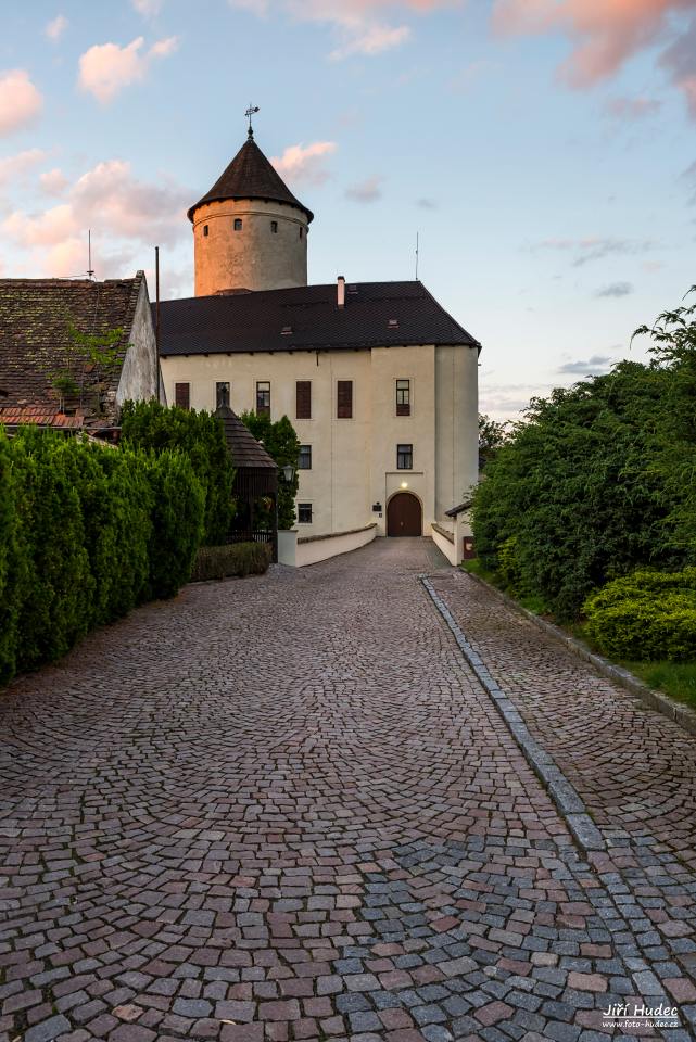 Večerní cesta k hradu Rychmburk