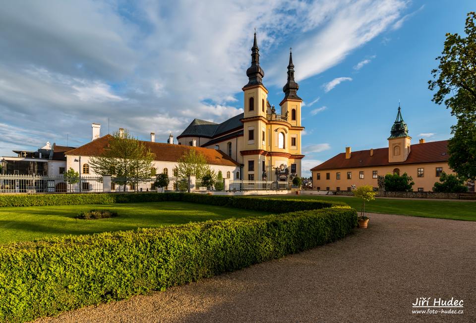 Večerní kostel Nalezení sv. Kříže v Litomyšli 2