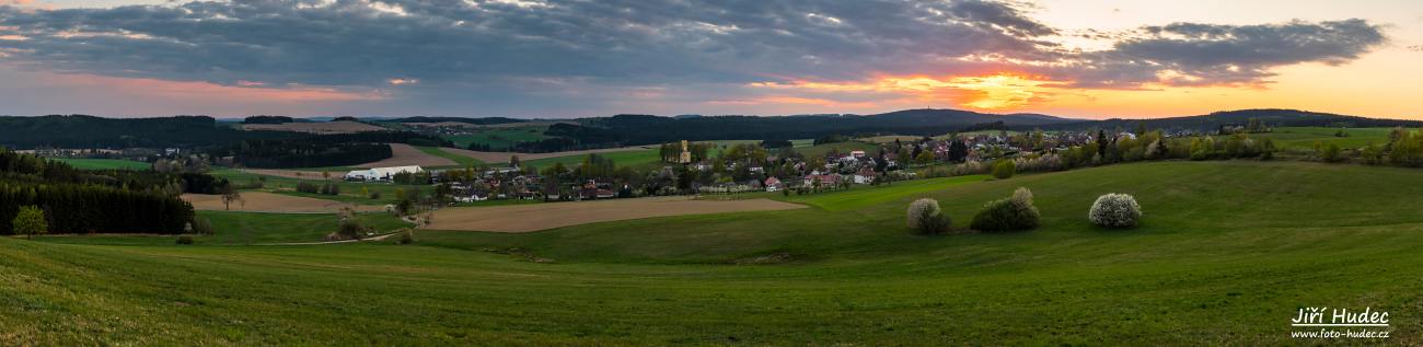 Večerní panorama jarního Lísku