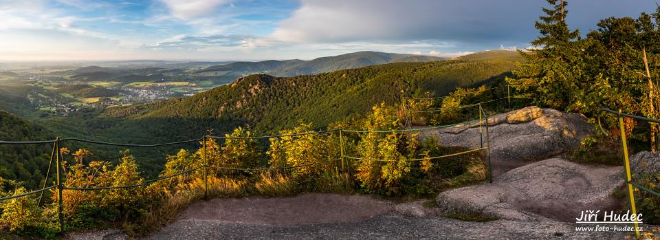 Večerní panorama z Krásné Máří 1