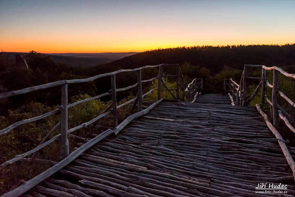 Východ slunce na Templštejn