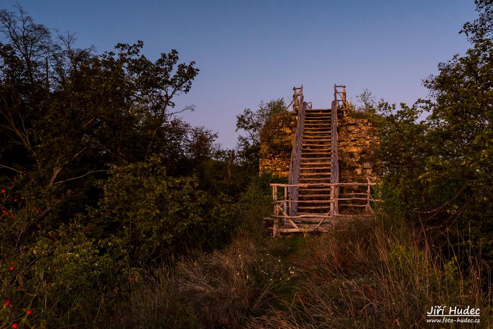 Vyhlídková terasa Templštejnu při východu slunce