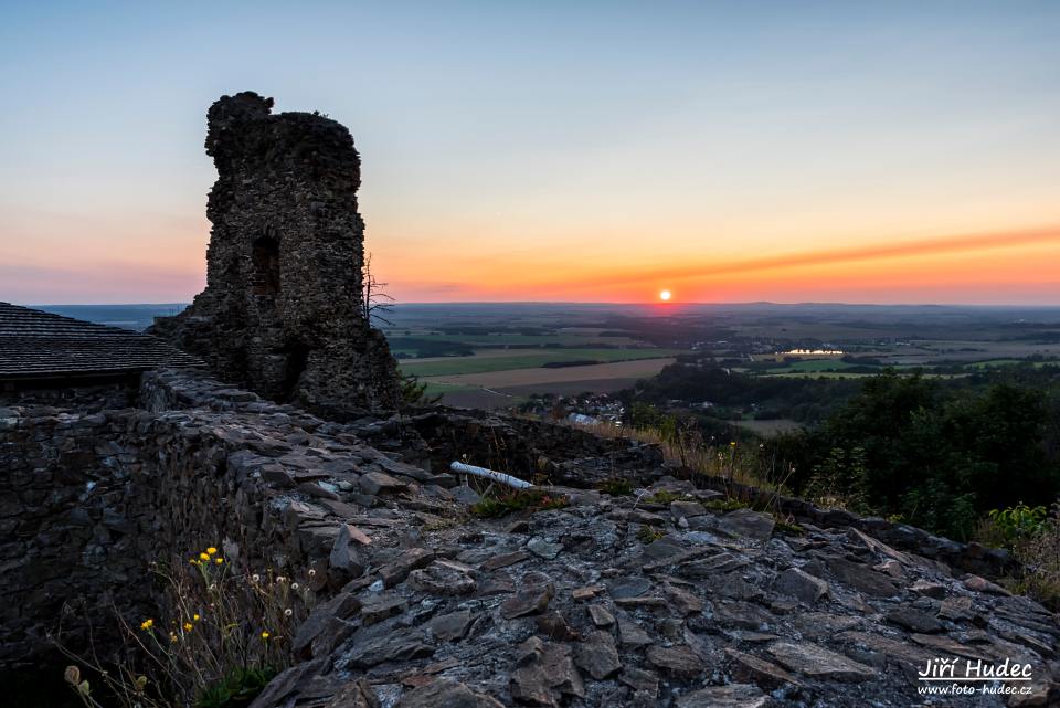 Západ slunce na zřícenině hradu Lichnice 5
