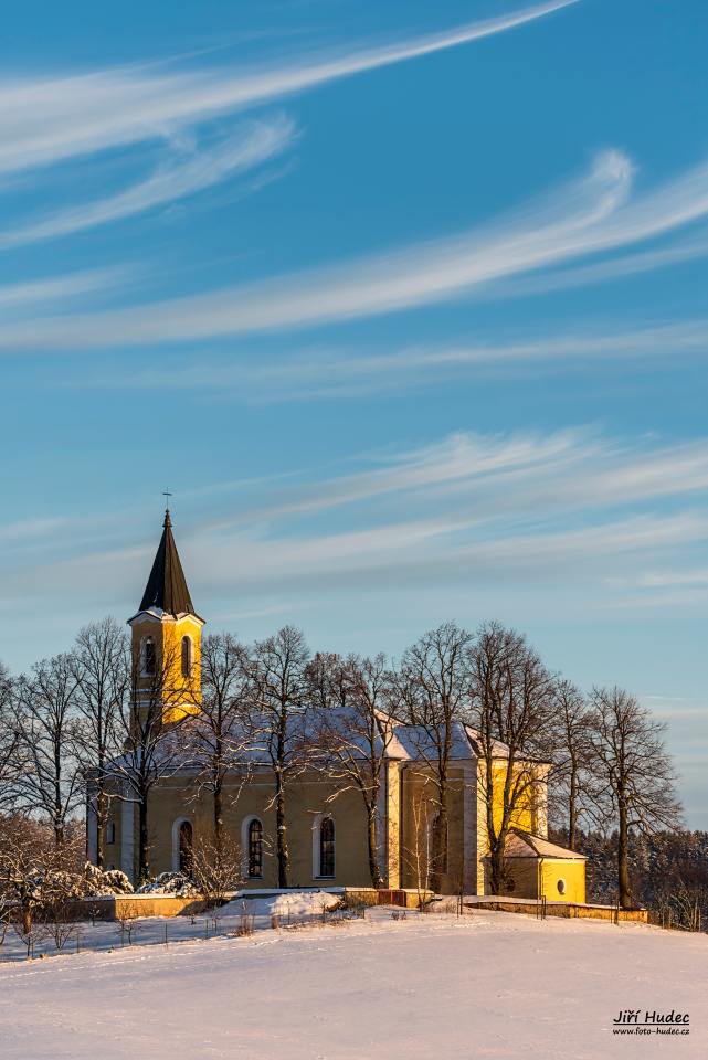 Zimní kostel sv. Mikuláše při západu slunce 1
