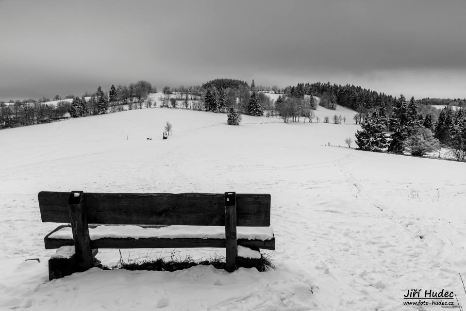 Zimní lavička nad Blatinami