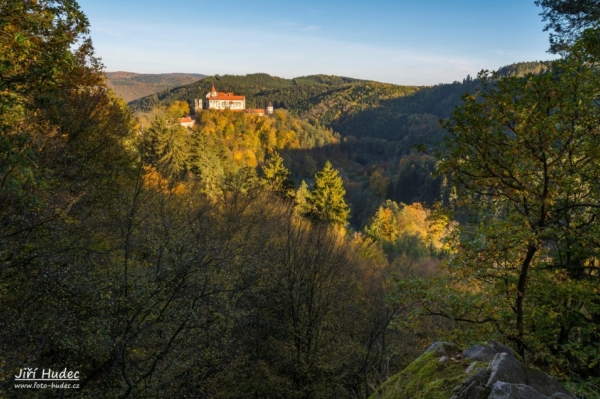 Hrad Pernštejn ve večerním světle 2