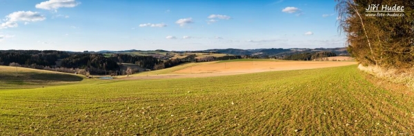 Jarní panorama k Velkým Janovicím