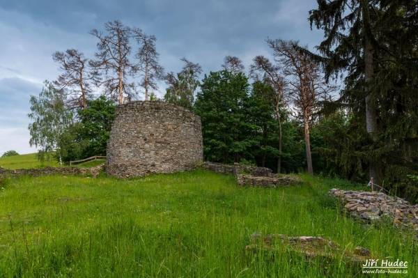 Jarní zřícenina hradu Lísek 3