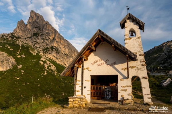 Kostel v Passo di Falzarego