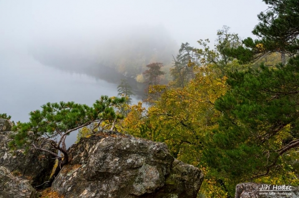 Mlhavé ráno na Kozlovských skalách 3
