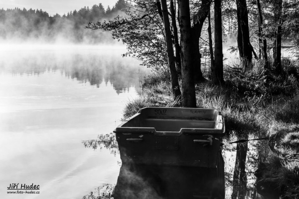Mlhavé ráno na Zuberském rybníku