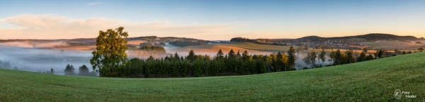 Panorama mlhavého rána nad Kuklíkem