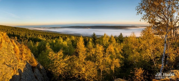 Podzimní panorama z Malinské skály při...