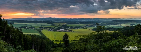 Ranní dramatické nebe nad Lanškrounskou...