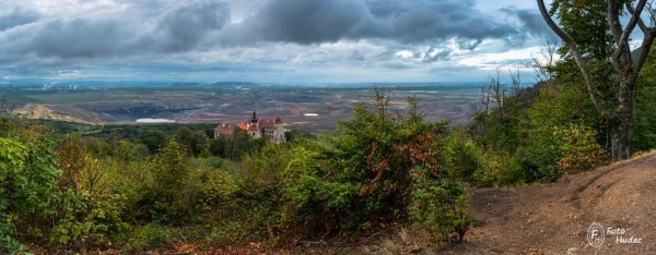 Ranní panorama zámku Jezeří