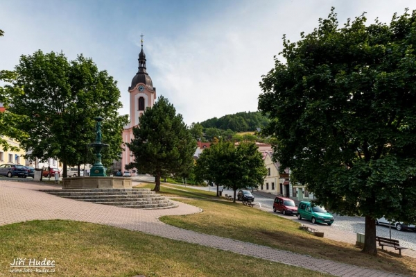 Štramberk - náměstí s kostelem sv. Jana...