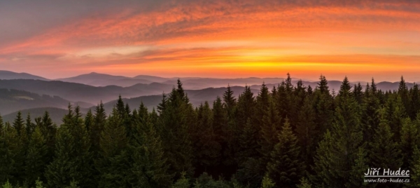 Východ slunce nad Beskydy