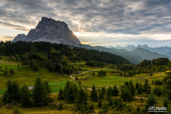 Východ slunce nad Monte Pelmo