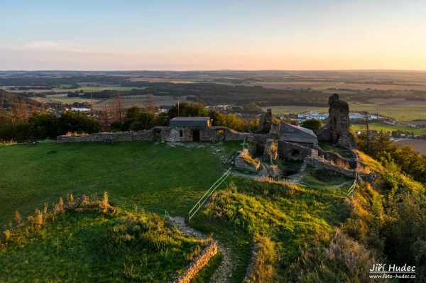 Zřícenina hradu Lichnice z vyhlídky
